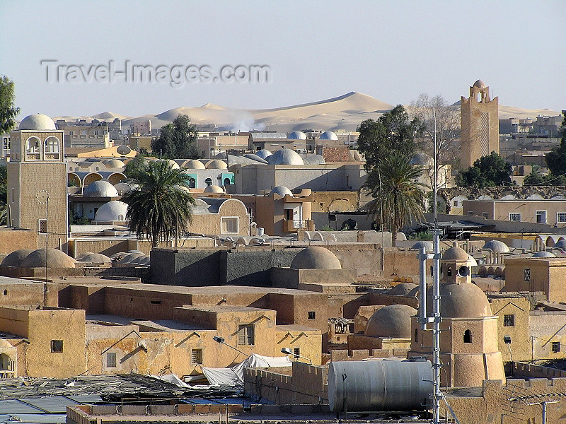 algeria23: Algeria / Algerie - El Oued: a thousand domes - Saharan architecture - photo by J.Kaman - mille dômes - (c) Travel-Images.com - Stock Photography agency - Image Bank