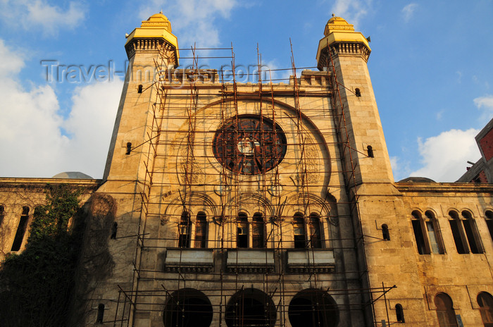 algeria251: Oran, Algeria / Algérie: Great Synagogue of Oran, built by Simon Kanoui, the "Rotschild of Oran" - the Sephardic temple is used as a mosque since 1975 - Bvd Maata Mohamed El Habib - photo by M.Torres | Grande synagogue d'Oran - temple israélite - transformée en mosquée en 1975 - Boulevard Maata Mohamed El Habib - (c) Travel-Images.com - Stock Photography agency - Image Bank