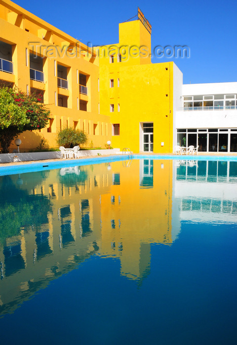 algeria254: Biskra, Algeria / Algérie: Hotel Les Ziban - at the swimming pool - photo by M.Torres | Hôtel Les Ziban - à la piscine - Avenue du 8 Mars - (c) Travel-Images.com - Stock Photography agency - Image Bank
