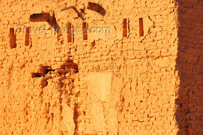 algeria262: Biskra, Algeria / Algérie: old wall eroded by the sand storms - photo by M.Torres | 	
vieux mur érodé par les tempêtes de sable - (c) Travel-Images.com - Stock Photography agency - Image Bank