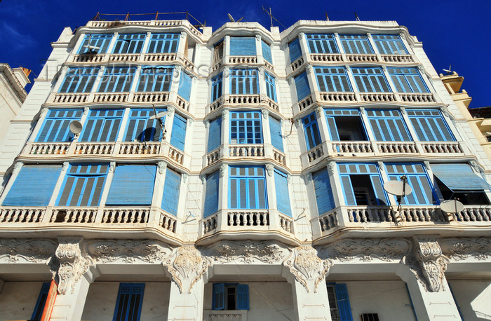 algeria301: Algeria / Algérie - Béjaïa / Bougie / Bgayet - Kabylie: 1930s architecture - Rue des Oliviers - lower Bridja quarter | immeuble des années 30 - Rue des Oliviers - quartier Bridja inférieur - photo by M.Torres - (c) Travel-Images.com - Stock Photography agency - Image Bank