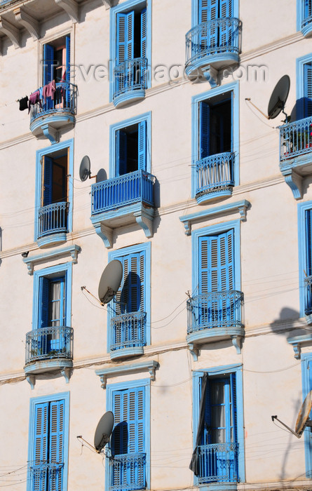 algeria307: Algeria / Algérie - Béjaïa / Bougie / Bgayet - Kabylie: Rue des Oliviers - blue balconies | Rue des Oliviers - maison blanche à balcons bleus - photo by M.Torres - (c) Travel-Images.com - Stock Photography agency - Image Bank