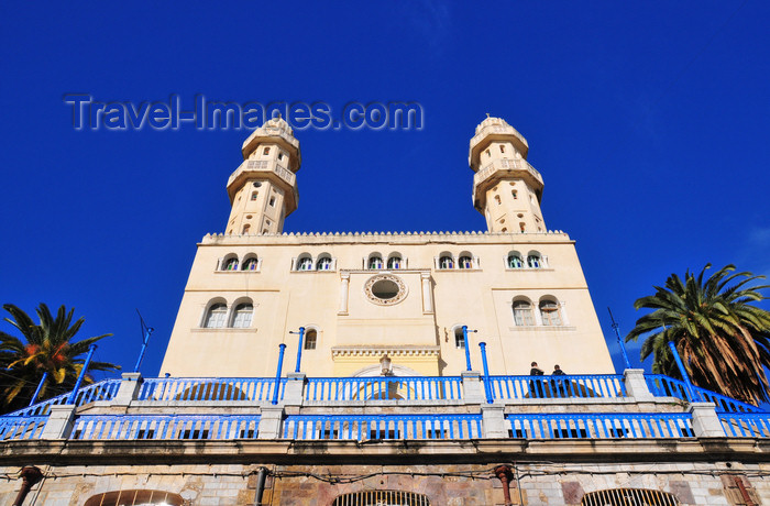 algeria313: Algeria / Algérie - Béjaïa / Bougie / Bgayet - Kabylie: Sidi El Mouhoub mosque, former Church of St Joseph - M.T.Gomes square, Trézel st | Mosquée Sidi El Mouhoub, ex-Eglise Saint Joseph - rue Trézel, Balcon Bora Bora, place M.T.Gomes, ex-Place Patrice Lumumba - photo by M.Torres - (c) Travel-Images.com - Stock Photography agency - Image Bank