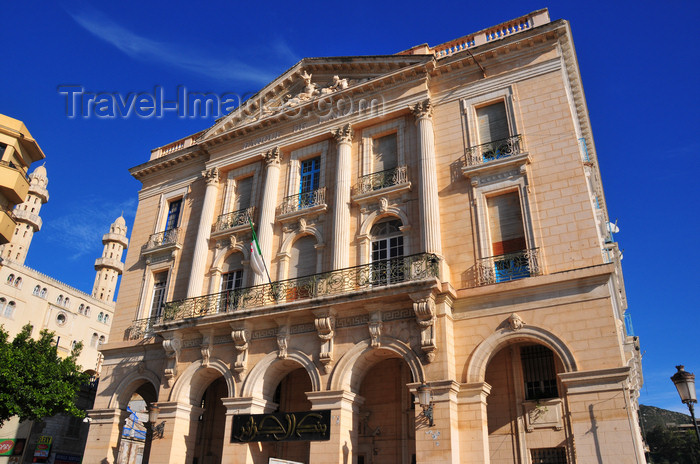 algeria315: Algeria / Algérie - Béjaïa / Bougie / Bgayet - Kabylie: Bank of Algeria - main façade - November 1st square, still known as Gueydon square | Banque d'Algérie - façade principale - place du 1er Novembre 1954, ex-place Gueydon - centre ville - photo by M.Torres - (c) Travel-Images.com - Stock Photography agency - Image Bank