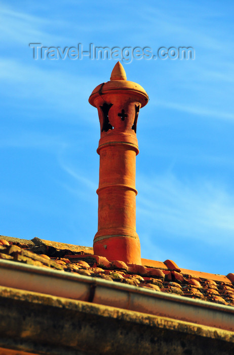 algeria325: Algeria / Algérie - Béjaïa / Bougie / Bgayet - Kabylie: clay chimney - upper kasbah | cheminée en argile - haute Casbah - photo by M.Torres - (c) Travel-Images.com - Stock Photography agency - Image Bank