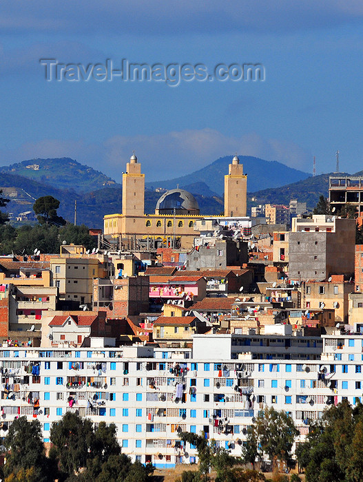 algeria335: Algeria / Algérie - Béjaïa / Bougie / Bgayet - Kabylie: mosque and subsidized housing - HLM | habitation à loyer modéré (HLM) et mosquée - photo by M.Torres - (c) Travel-Images.com - Stock Photography agency - Image Bank