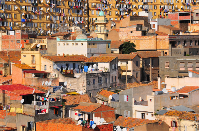 algeria336: Algeria / Algérie - Béjaïa / Bougie / Bgayet - Kabylie: small mosque, urban chaos and subsidized housing - HLM | petite mosquée, habitation à loyer modéré (HLM) et urbanisme chaotique - photo by M.Torres - (c) Travel-Images.com - Stock Photography agency - Image Bank