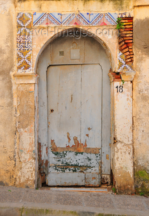 algeria347: Algeria / Algérie - Béjaïa / Bougie / Bgayet - Kabylie: old decorated entrance - kasbah | entrée avec vieux décoration - casbah - photo by M.Torres - (c) Travel-Images.com - Stock Photography agency - Image Bank