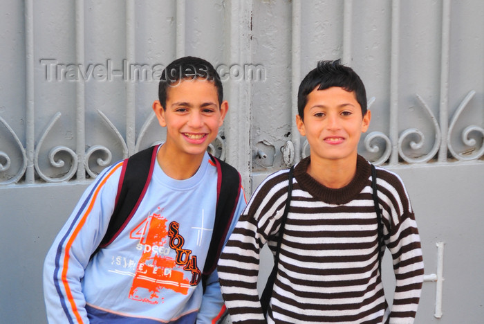 algeria351: Algeria / Algérie - Béjaïa / Bougie / Bgayet - Kabylie: kids near the Synagogue, now their school | enfants près de la synagogue, maintenant leur école - bougiotes - photo by M.Torres - (c) Travel-Images.com - Stock Photography agency - Image Bank