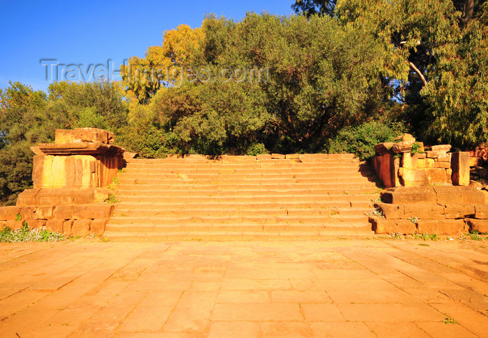 algeria386: Tipasa, Algeria / Algérie: Temple altar, near the Cardo - Tipasa Roman ruins, Unesco World Heritage site | autel du temple, à proximité du Cardo - ruines romaines de Tipasa, Patrimoine mondial de l'UNESCO - photo by M.Torres - (c) Travel-Images.com - Stock Photography agency - Image Bank