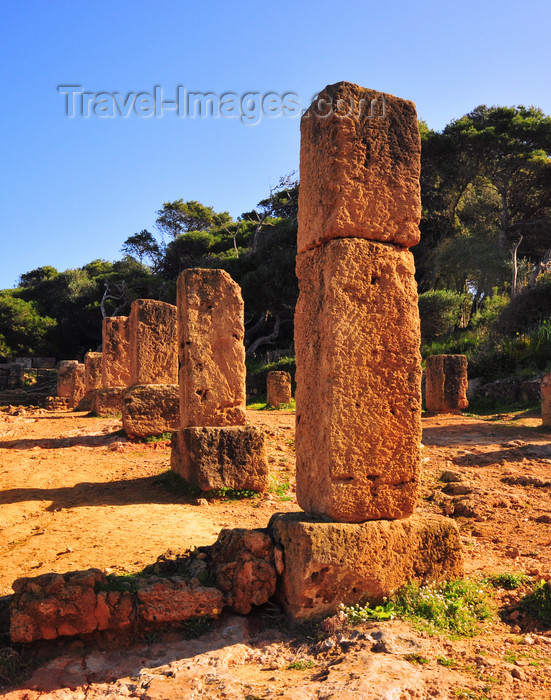 algeria388: Tipasa, Algeria / Algérie: square columns- Tipasa Roman ruins, Unesco World Heritage site | colonnes carrées - ruines romaines de Tipasa, Patrimoine mondial de l'UNESCO - photo by M.Torres - (c) Travel-Images.com - Stock Photography agency - Image Bank