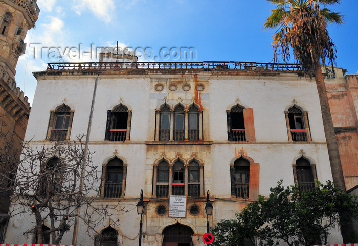 algeria453: Algiers / Alger - Algeria / Algérie: Dar Hassan Pacha - Hassan Pacha palace - 18th century moorish building - lower casbah - UNESCO World Heritage Site | palais Hassan Pacha (Palais d’Hiver / du Gouverneur) - maison mauresque de la fin du XVIII siècle, construit par le Dey Hassan - place de la Djenina - basse Casbah - Patrimoine mondial de l’UNESCO - photo by M.Torres - (c) Travel-Images.com - Stock Photography agency - Image Bank