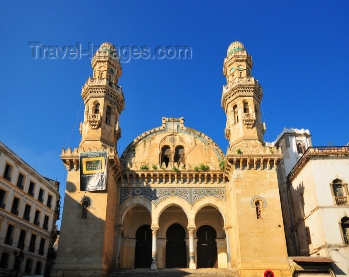 algeria461: Algiers / Alger - Algeria / Algérie: Ketchaoua mosque - Djenina square - Kasbah of Algiers - UNESCO World Heritage Site | Mosquée Ketchaoua - place de la Djenina - Casbah d'Alger - Patrimoine mondial de l’UNESCO - photo by M.Torres - (c) Travel-Images.com - Stock Photography agency - Image Bank