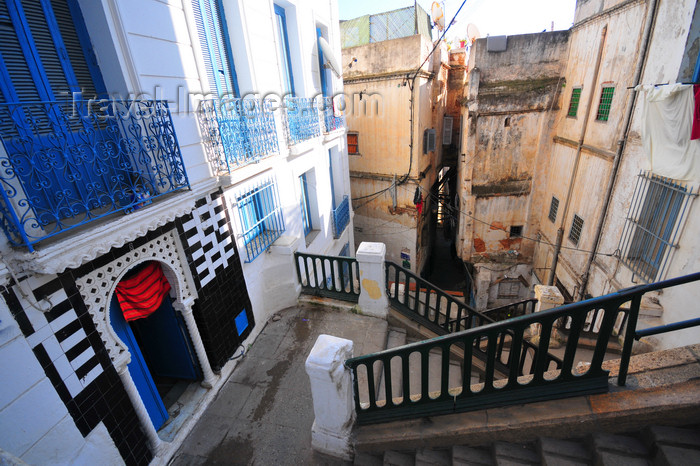 algeria472: Algiers / Alger - Algeria / Algérie: stairs - Kasbah of Algiers - UNESCO World Heritage Site | escaliers - Casbah d'Alger - Patrimoine mondial de l’UNESCO - photo by M.Torres - (c) Travel-Images.com - Stock Photography agency - Image Bank