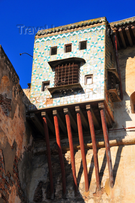 algeria485: Algiers / Alger - Algeria / Algérie: Citadel - Dey Palace - balcony supported by wooden brackets - Kasbah of Algiers - UNESCO World Heritage Site | Citadelle - Palais du Dey - oriel sur corbeaux de bois - Haute-Casbah - Patrimoine mondial de l’UNESCO - photo by M.Torres - (c) Travel-Images.com - Stock Photography agency - Image Bank