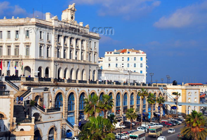 algeria491: Algiers / Alger - Algeria / Algérie: 
Chamber of Commerce - Boulevard Amilcar Cabral | Chambre de Commerce - Bd Amilcar Cabral, ex-Bd Anatole France et les escaliers de la Pêcherie - photo by M.Torres - (c) Travel-Images.com - Stock Photography agency - Image Bank