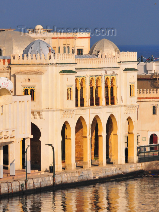 algeria500: Algiers / Alger - Algeria / Algérie: Admiralty Palace and Admiralty basin | Darse de l'Amirauté - Palais de l'Amirauté - photo by M.Torres - (c) Travel-Images.com - Stock Photography agency - Image Bank