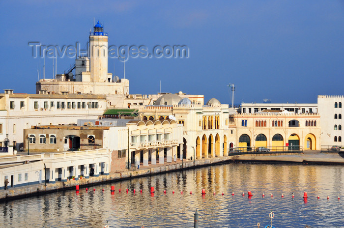 algeria503: Algiers / Alger - Algeria / Algérie: Admiralty basin - Khiereddine pier and the lighthouse | Darse de l'Amirauté - jetée Khiereddine et le phare - photo by M.Torres - (c) Travel-Images.com - Stock Photography agency - Image Bank