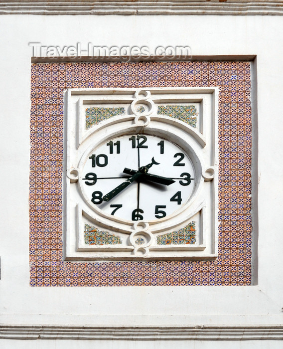 algeria508: Algiers / Alger - Algeria / Algérie: El Jedid mosque - Algiers main clock, formerly at the Djenina palace - Martyrs square | Mosquée El Jedid - l'horloge de la ville, autrefois accrochée au palais d'El Djenina - Place des Martyrs - photo by M.Torres - (c) Travel-Images.com - Stock Photography agency - Image Bank