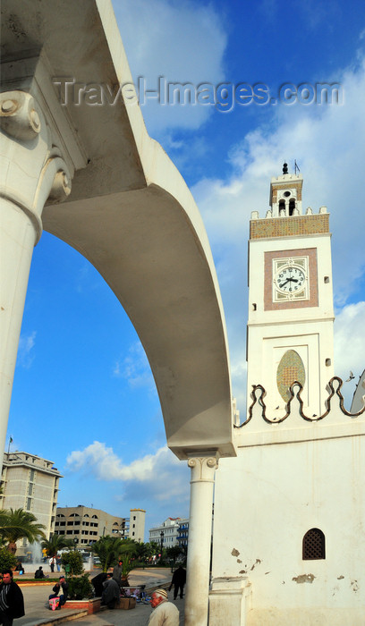 algeria509: Algiers / Alger - Algeria / Algérie: El Jedid mosque - entrance to the fishing harbour passage - Martyrs square | Mosquée El Jedid - entrée de la Pêcherie - Place des Martyrs - photo by M.Torres - (c) Travel-Images.com - Stock Photography agency - Image Bank