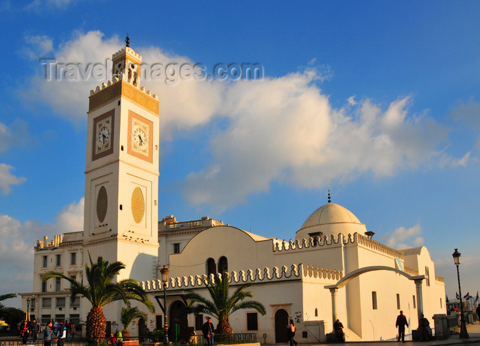 algeria511: Algiers / Alger - Algeria / Algérie: El Jedid mosque - Hanafi rite - Martyrs square | Mosquée El Jedid - vouée au rite Hanéfite - Place des Martyrs - photo by M.Torres - (c) Travel-Images.com - Stock Photography agency - Image Bank