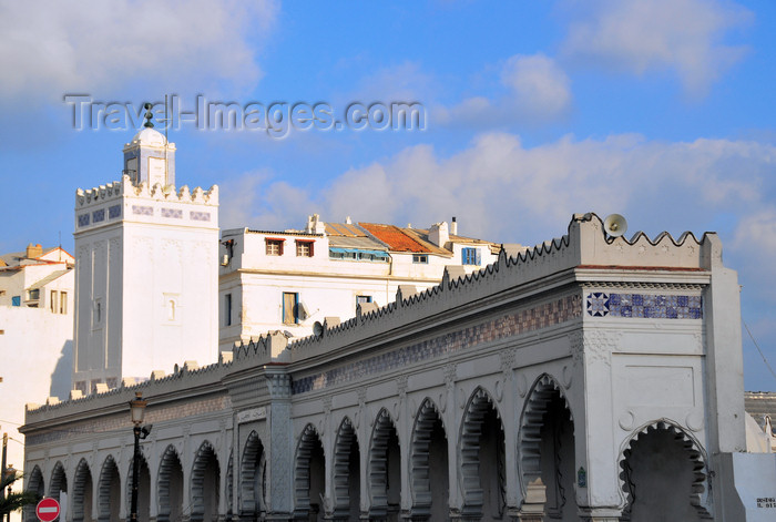 algeria513: Algiers / Alger - Algeria / Algérie: the Grand Mosque - Djamâa Kebir - Almoravid  period - Anatolian style - Maliki rite | Djemâa El Kebir - arcades de la grande mosquée - période almoravide - style importé d'Anatolie, rite Malekite - photo by M.Torres - (c) Travel-Images.com - Stock Photography agency - Image Bank