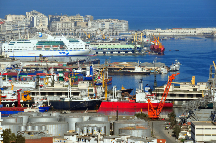 algeria522: Algiers / Alger - Algeria / Algérie: the port - fuel depot / tank farm, SNCM's Danielle Casanova ferry and the waterfront - panorama | dépôt pétrolier, ferry Danielle Casanova de la Société Nationale Maritime Corse Mediterranee (SNCM) et Front de Mer - vue panoramique - photo by M.Torres - (c) Travel-Images.com - Stock Photography agency - Image Bank