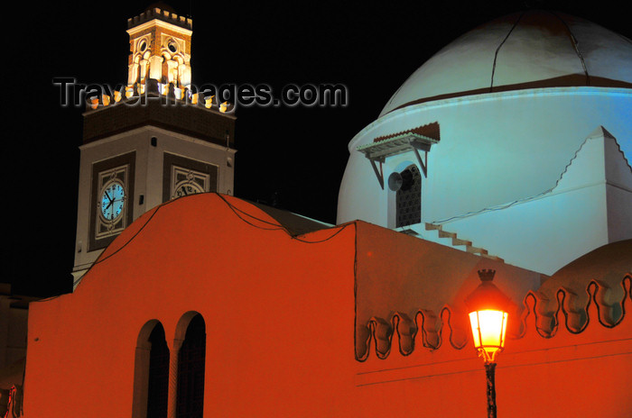 algeria524: Algiers / Alger - Algeria / Algérie: El Jedid mosque at night - in the form of a Greek cross, surmounted by a large white cupola, with four small cupolas at the corners - Martyrs square | Mosquée El Jedid - nuit - coupole centrale ovoïde terminée en pointe - son plan en forme de croix latine rappelle les églises byzantines d'Istamboule - Place des Martyrs - photo by M.Torres - (c) Travel-Images.com - Stock Photography agency - Image Bank