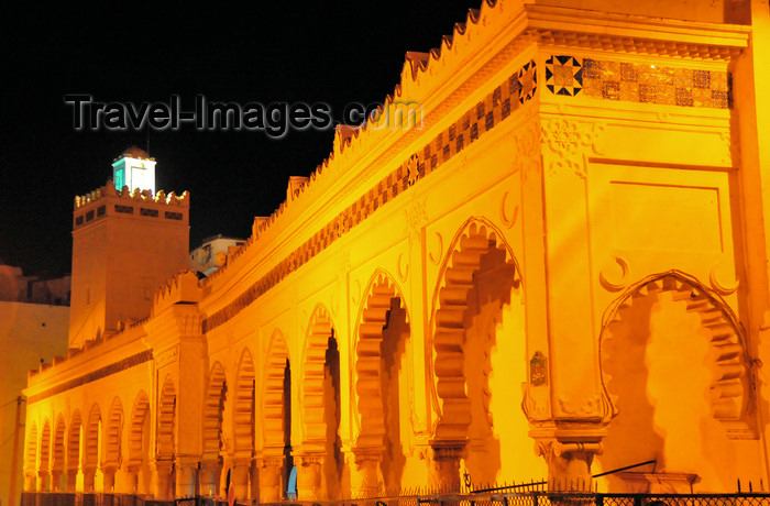 algeria526: Algiers / Alger - Algeria / Algérie: the Grand Mosque - Djamâa Kebir - nocturnal | Djemâa El Kebir - la grande mosquée - nuit - rue Al Mourabitine, ex-rue de la Marine - photo by M.Torres - (c) Travel-Images.com - Stock Photography agency - Image Bank