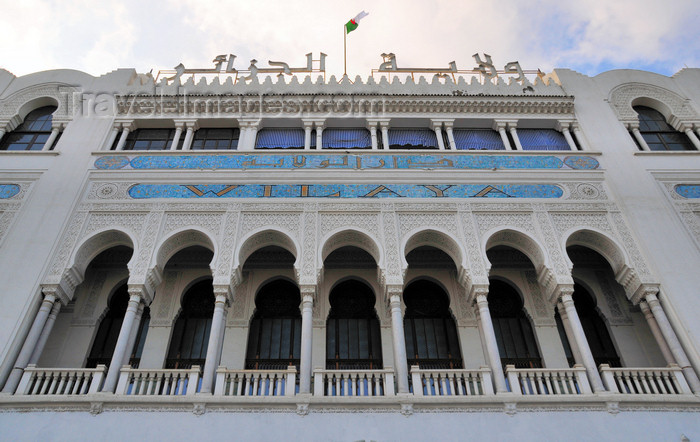 algeria533: Algiers / Alger - Algeria / Algérie: Algiers provincial government - Moorish style - architect Henri Petit - boulevard Zirout Youcef | siège de la Wilaya d'Alger - La Préfecture - style colonial néo-mauresque - architecte Henri Petit - Bd Zirout Youcef, ex-Bd Carnot - photo by M.Torres - (c) Travel-Images.com - Stock Photography agency - Image Bank