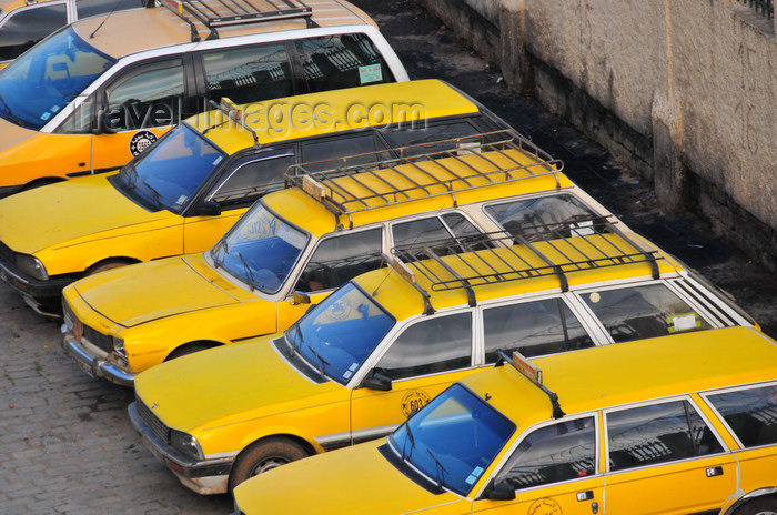 algeria537: Algiers / Alger - Algeria / Algérie: Peugeot shared taxis near the central train station | taxis collectifs Peugeot à proximité de la gare centrale - photo by M.Torres - (c) Travel-Images.com - Stock Photography agency - Image Bank