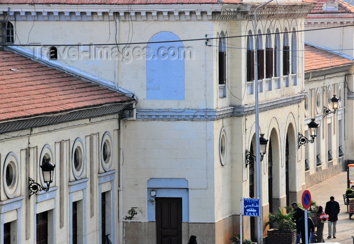 algeria547: Algiers / Alger - Algeria / Algérie: central train station - SNTF - Frères Kara st. | gare du chemin de fer - gare central SNTF - Société Nationale des Transports Ferroviaires algériens - rue des Frères Kara - photo by M.Torres - (c) Travel-Images.com - Stock Photography agency - Image Bank