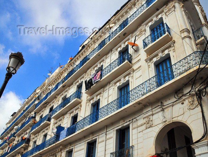 algeria551: Algiers / Alger - Algeria / Algérie: white and blue building façade - Asselah Hocine street - 'Algiers the White' | façade d'immeuble en blanc et bleu - Rue Asselah Hocine, ex-Rue Alfred Lelluch - Alger la Blanche - photo by M.Torres - (c) Travel-Images.com - Stock Photography agency - Image Bank