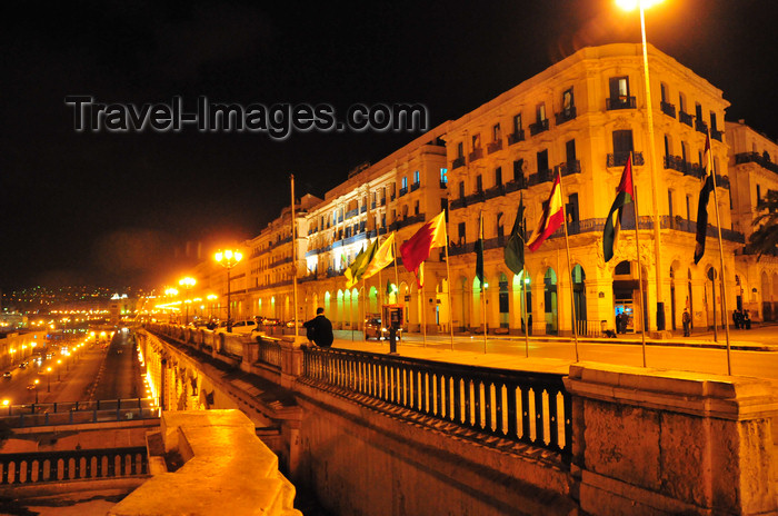 algeria553: Algiers / Alger - Algeria / Algérie: Ernesto Che Guevara avenue - balustrade over Angkor Street | av. Ernesto Che Guevara, ex-Boulevard de la République, d'abord de l'Impératrice, 
balustrade sur la rue d'Angkor - escaliers de la Pêcherie - Front de Mer,  conçu par le architecte Frédéric Chassériau - photo by M.Torres - (c) Travel-Images.com - Stock Photography agency - Image Bank