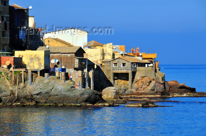 algeria563: Algiers / Alger - Algeria / Algérie: houses over the coastal rocks - Bologhine | bâtiments sur des rochers côtiers - Bologhine - photo by M.Torres - (c) Travel-Images.com - Stock Photography agency - Image Bank