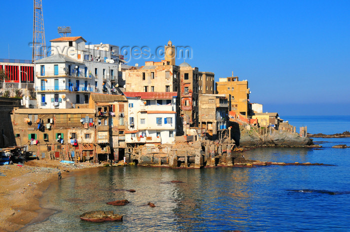 algeria565: Algiers / Alger - Algeria / Algérie: living by the sea - houses near the Omar Hammadi stadium - Bologhine | bord de la mer - maisons à proximité du stade Omar Hammadi - Eden plage Raisville - Bologhine - photo by M.Torres - (c) Travel-Images.com - Stock Photography agency - Image Bank