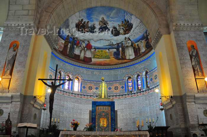 algeria582: Algiers / Alger - Algeria / Algérie: Notre Dame d'Afrique basilica - interior - central apse, altar and the Black Virgin in the presbytery | Basilique Notre-Dame d'Afrique - abside central, autel et la Vierge Noire dans le presbytère - photo by M.Torres - (c) Travel-Images.com - Stock Photography agency - Image Bank