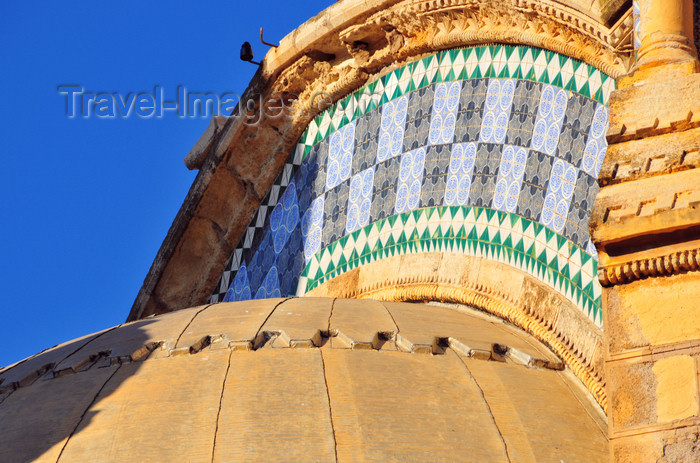 algeria589: Algiers / Alger - Algeria / Algérie: Notre Dame d'Afrique basilica - the main ornament of the building exterior is a frieze in blue and white ceramic | Basilique Notre-Dame d'Afrique - une frise en céramique bleu et blanc constitue le principal ornement de l'édifice - photo by M.Torres - (c) Travel-Images.com - Stock Photography agency - Image Bank