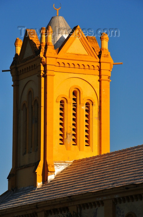 algeria590: Algiers / Alger - Algeria: chapel of the Dr. Mohamed Lamine Debaghine university hospital, transformed in a mosque - former bell tower - Benaïssa Amar street, Z'ghara quarter, Bologhine | chapelle Catholique transformée en mosquée - hôpital Dr. Mohamed Lamine Debaghine, ex hôpital Maillot - Centre hospitalier universitaire - CHU - rue Benaïssa Amar, quartier de Zeghara, Bologhine - photo by M.Torres - (c) Travel-Images.com - Stock Photography agency - Image Bank