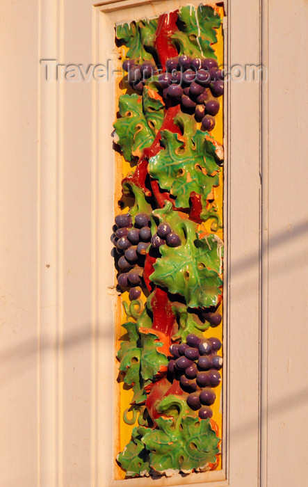 algeria592: Algiers / Alger - Algeria / Algérie: art deco warehouses - grapes decoration - Bologhine | entrepôts style art déco - raisins - immeuble de RICOM - Bologhine - photo by M.Torres - (c) Travel-Images.com - Stock Photography agency - Image Bank