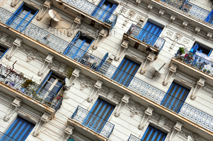 algeria600: Algiers / Alger - Algeria / Algérie: balconies on a white and blue façade - Boulevard Khemisti - Algiers the white - El-Bahdja | balcons et façade blanche et bleue - Bd Khemisti, ex Bd Laferrière - photo by M.Torres - (c) Travel-Images.com - Stock Photography agency - Image Bank