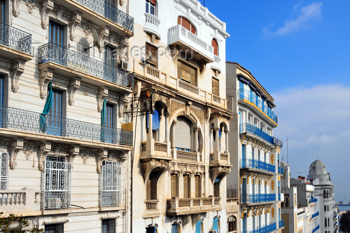 algeria604: Algiers / Alger - Algeria / Algérie: façades of Boulevard Khemisti - Algiers the white - El-Bahdja | façades du Bd Khemisti, ex Bd Laferrière - photo by M.Torres - (c) Travel-Images.com - Stock Photography agency - Image Bank