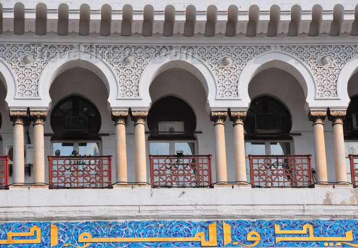 algeria605: Algiers / Alger - Algeria / Algérie: balcony of the Central Post Office - Grande Poste - colonial Moorish style | la Grande Poste - galerie à colonnes jumelées - style colonial néo-mauresque - photo by M.Torres - (c) Travel-Images.com - Stock Photography agency - Image Bank