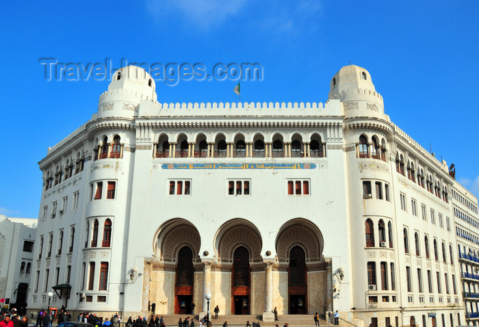 algeria606: Algiers / Alger - Algeria / Algérie: Central Post Office - Grande Poste - designed by the French architects Henri Voinot and Marius Toudoire | la Grande Poste, dessinée par les architectes Henri Voinot et Marius Toudoire - cœur de la ville européenne - photo by M.Torres - (c) Travel-Images.com - Stock Photography agency - Image Bank