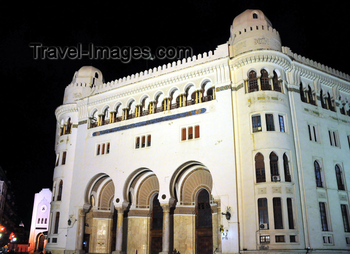 algeria623: Algiers / Alger - Algeria / Algérie: Central Post Office - Grande Poste - at night | la Grande Poste - belle, majestueuse, imposante - Hôtel des postes, la nuit - PTT - photo by M.Torres - (c) Travel-Images.com - Stock Photography agency - Image Bank