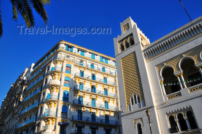 algeria627: Algiers / Alger - Algeria / Algérie: Albert 1er Hotel and the Islamic architecture of the newspaper Dépèche Algérienne | Hôtel Albert 1er et l'architecture islamique de l'immeuble de la Dépèche Algérienne - Avenue Pasteur - photo by M.Torres - (c) Travel-Images.com - Stock Photography agency - Image Bank