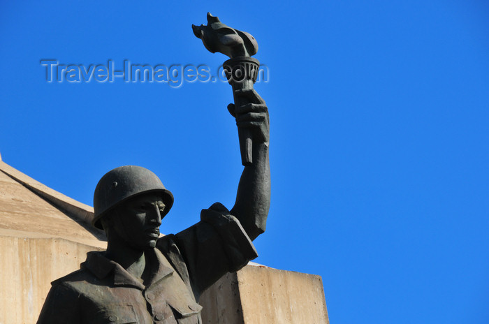 algeria634: Algiers / Alger - Algeria / Algérie: Monument of the Martyrs of the Algerian War - a soldier carries the flame of freedom | Monument des martyrs de la guerre d'Algérie - un soldat porte la flamme de la liberté - photo by M.Torres - (c) Travel-Images.com - Stock Photography agency - Image Bank