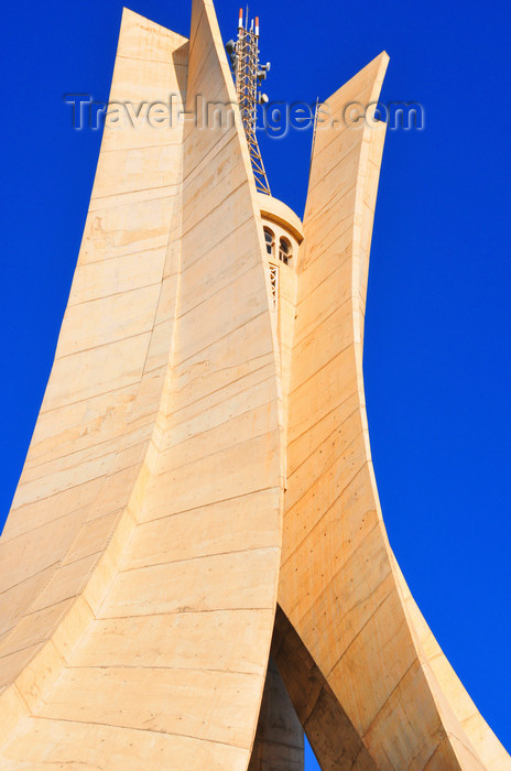 algeria637: Algiers / Alger - Algeria / Algérie: Monument of the Martyrs of the Algerian War - dDedicated to the memory of the victims of National Liberation | Monument des martyrs de la guerre d'Algérie - dédié à la mémoire des victimes de la libération nationale - photo by M.Torres - (c) Travel-Images.com - Stock Photography agency - Image Bank