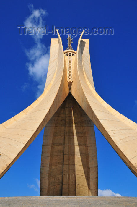 algeria641: Algiers / Alger - Algeria / Algérie: Monument of the Martyrs of the Algerian War - El Madania municipality, Sidi M'Hamed district | Monument des martyrs de la guerre d'Algérie - commune de El Madania (ex-Clos Salembier), Daïra de Sidi M'Hamed - photo by M.Torres - (c) Travel-Images.com - Stock Photography agency - Image Bank