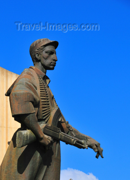 algeria643: Algiers / Alger - Algeria / Algérie: Monument of the Martyrs of the Algerian War - statue of a Moudjahid fighter | Monument des martyrs de la guerre d'Algérie - statue d'un Moudjahid de le ALN - photo by M.Torres - (c) Travel-Images.com - Stock Photography agency - Image Bank